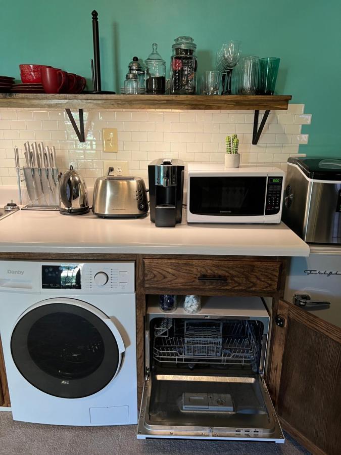 Cozy Loft With Parking And Private Patio W/ Grill Apartment วิลมิงตัน ภายนอก รูปภาพ